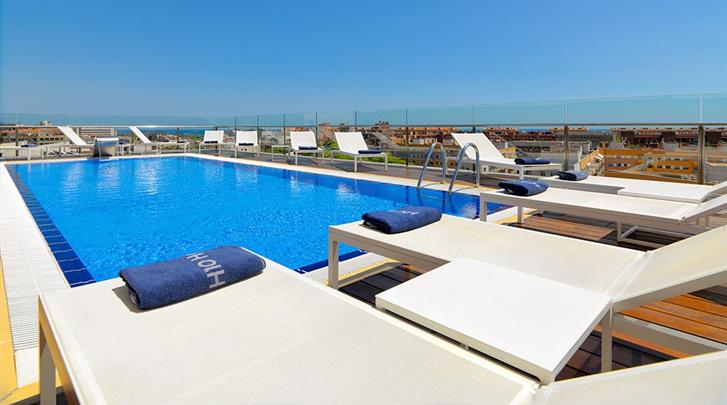 Barcelona, Hotel H10 Marina Barcelona, Terras met zwembad