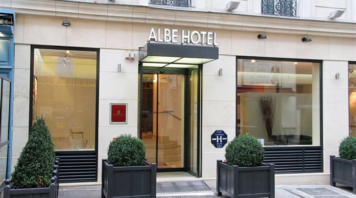 Parijs, Albe Saint Michel, Façade hotel