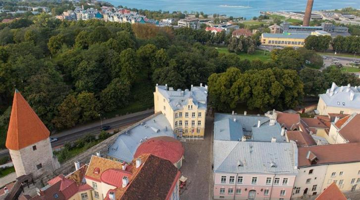 Tallinn, Hotel Rija Old Town, Verbonden aan de stadsmuur